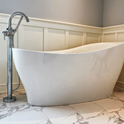 new-bathtub-and-faucet-in-renovation_131016